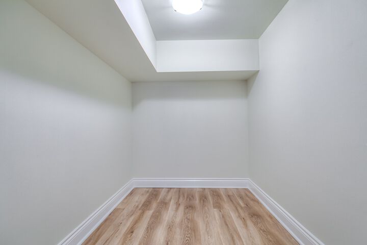 Room 290 of 315