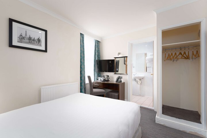 Room 41 of 118