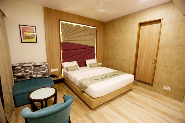 Room 11 of 28