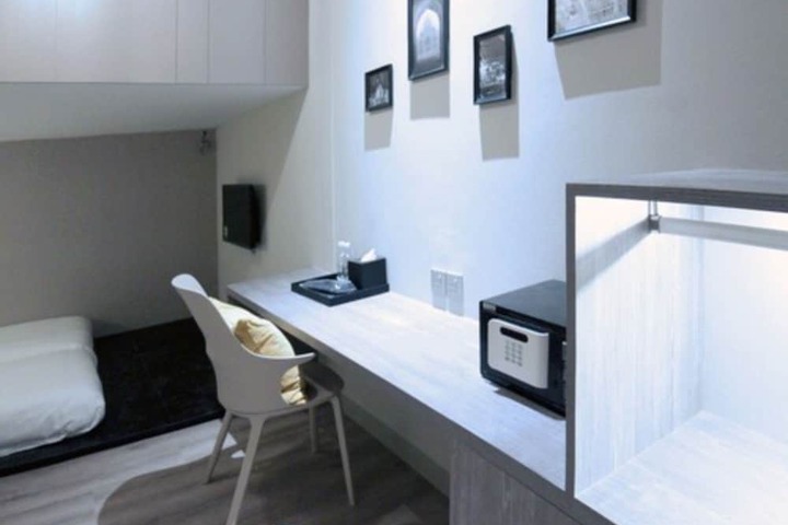 Room 18 of 32
