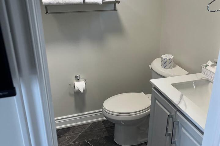 Room 7 of 13