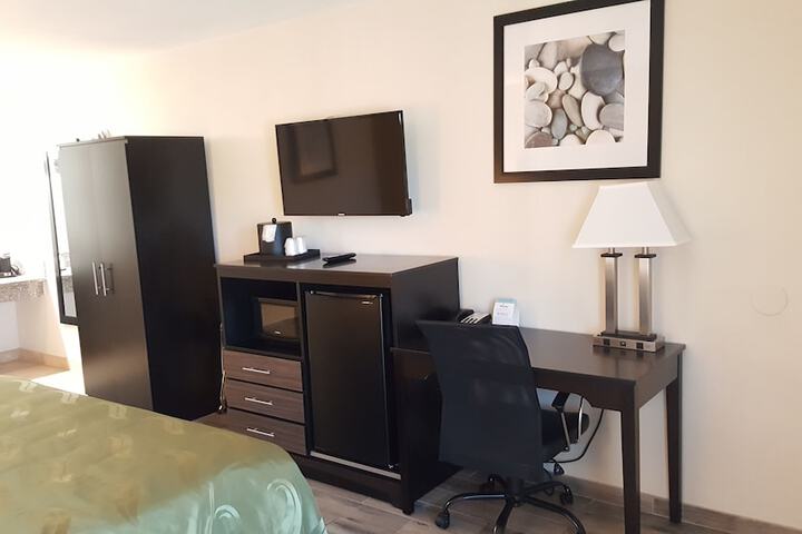 1 King Bed Accessible Upgrade (4 of 26)