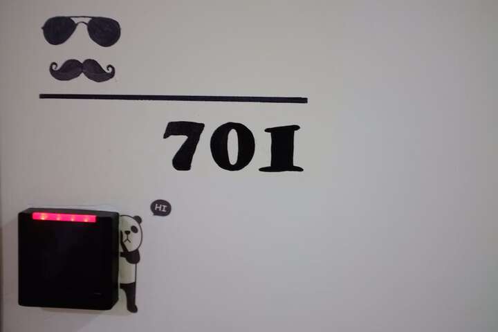 Room 2 of 31