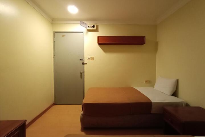Room 6 of 40
