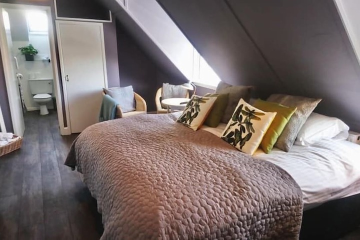 Room 7 of 48