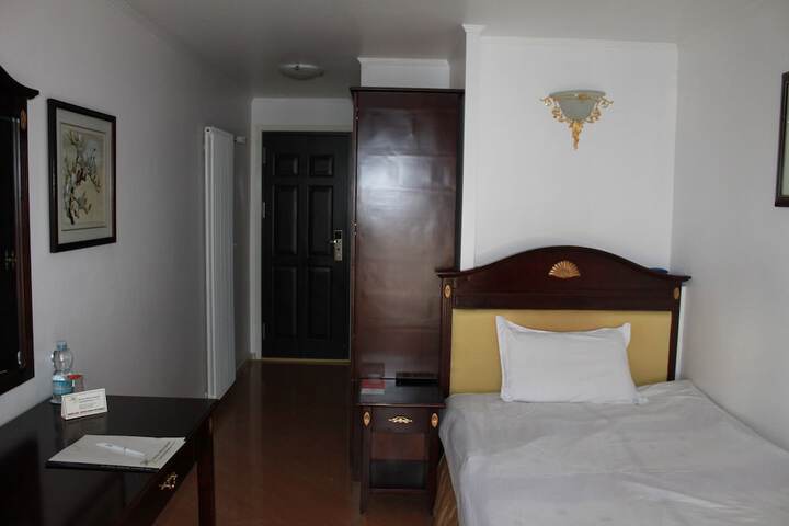 Room 5 of 30