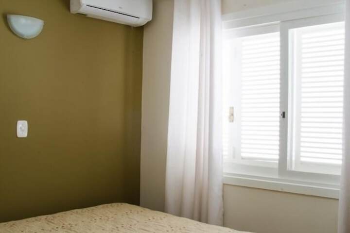 Room 10 of 28
