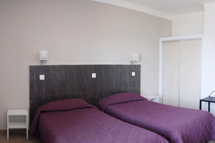 Room 9 of 48