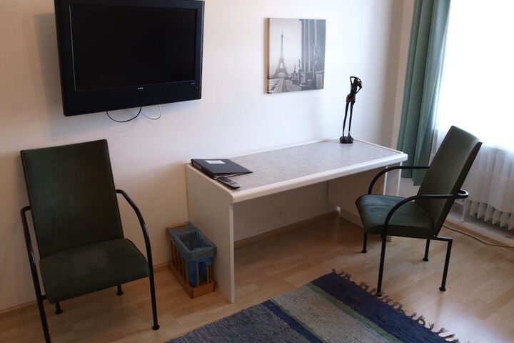Room 5 of 42
