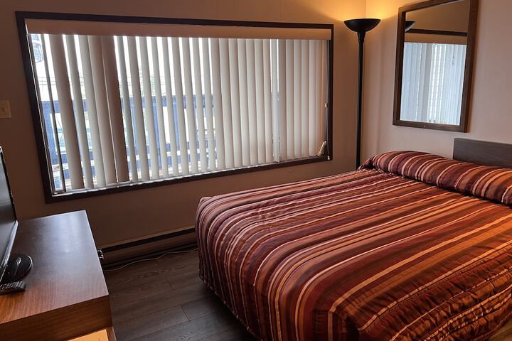 Room 12 of 28