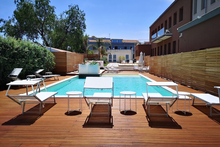 Pool 42 of 92
