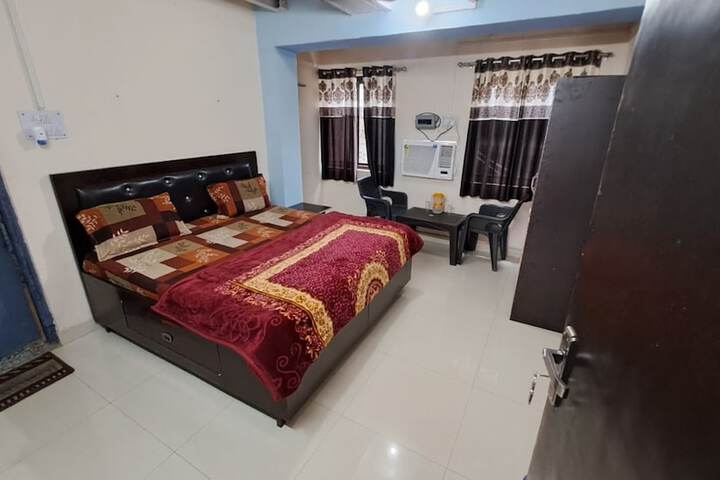 Room 9 of 14