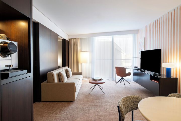 Room 52 of 155