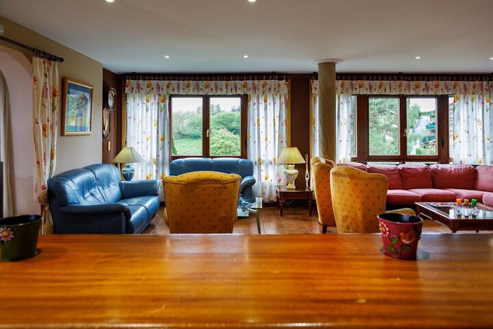 Lounge 39 of 50
