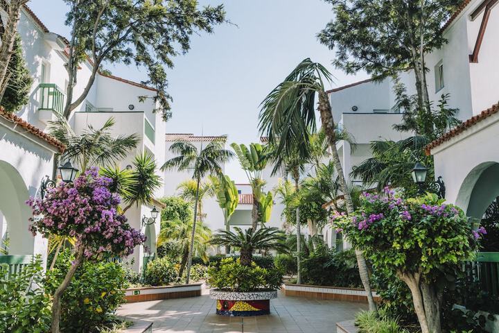 Hotel Exterior 83 of 90