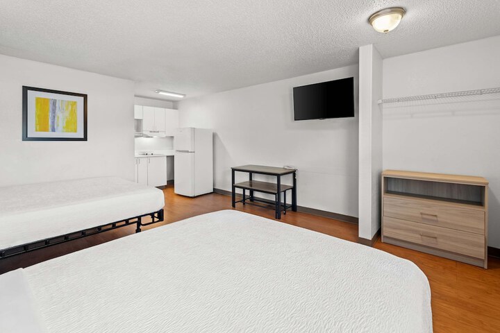 Room 8 of 19