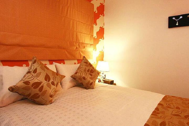 Room 2 of 5