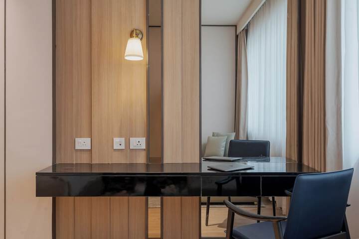 Room 6 of 27