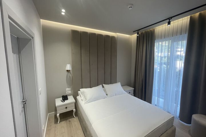 Room 6 of 92
