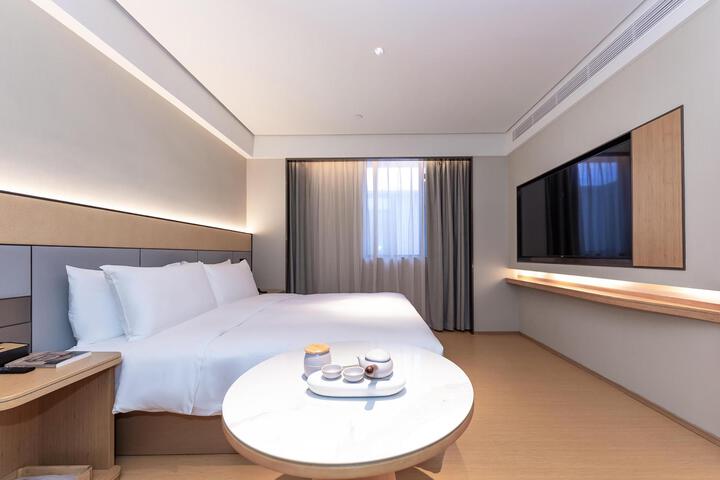 Room 8 of 9