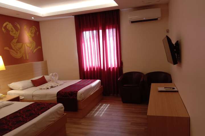 Room 9 of 30