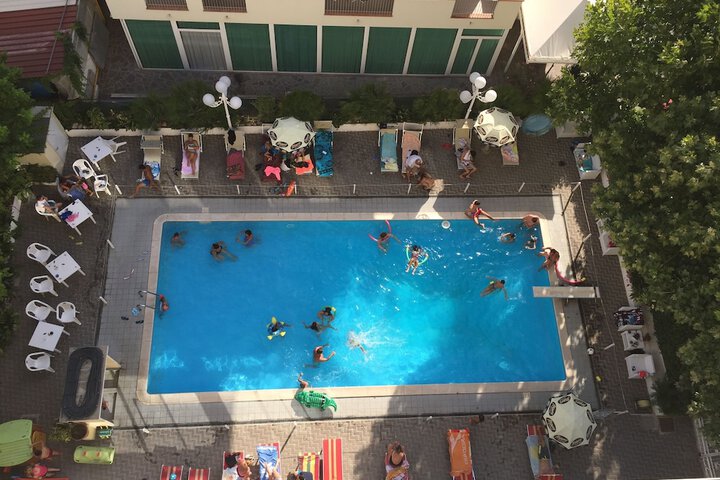 Pool 6 of 12