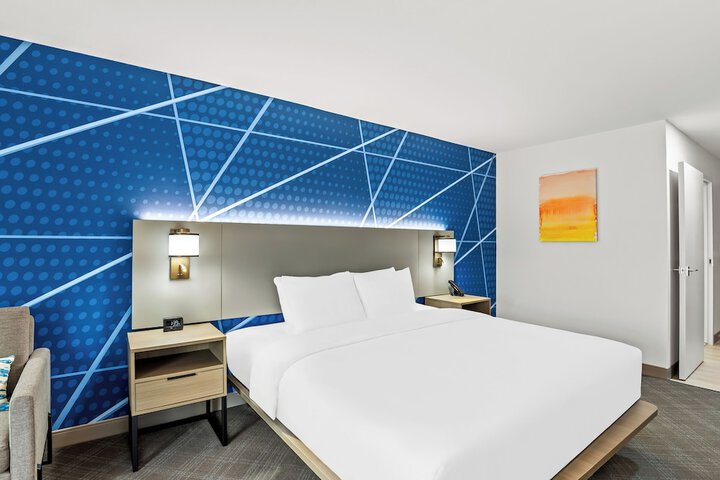 1 King Bed (2 of 8)