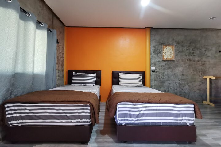 Room 11 of 33