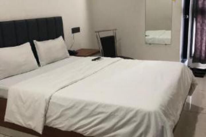 Room 5 of 5