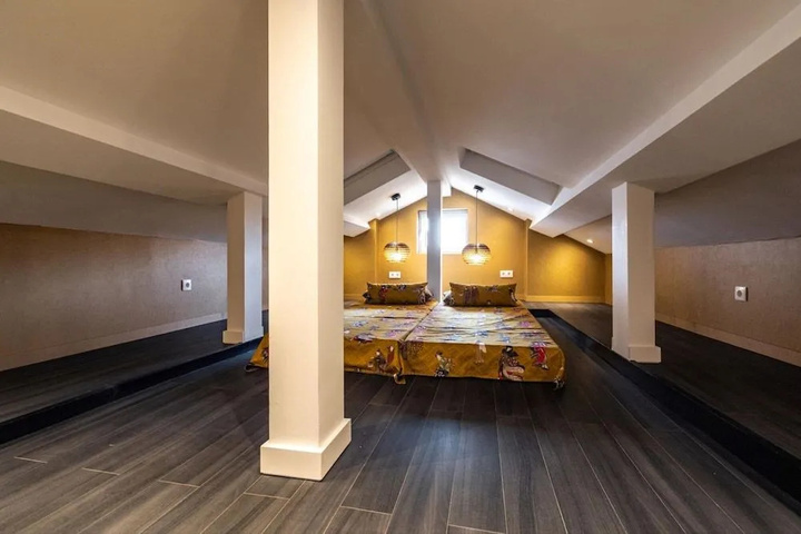 Room 10 of 17
