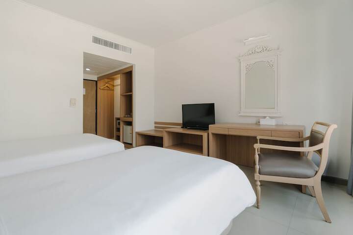 Room 32 of 85