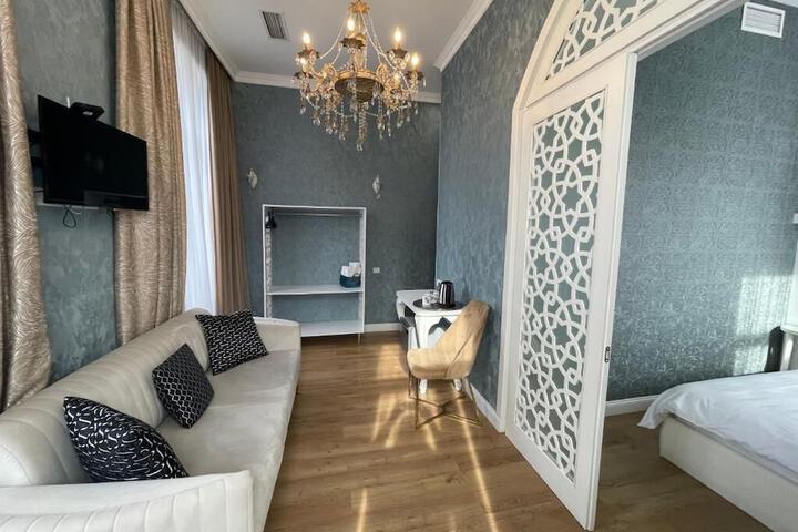 Room 4 of 17
