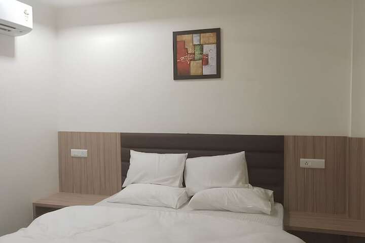 Room 6 of 18