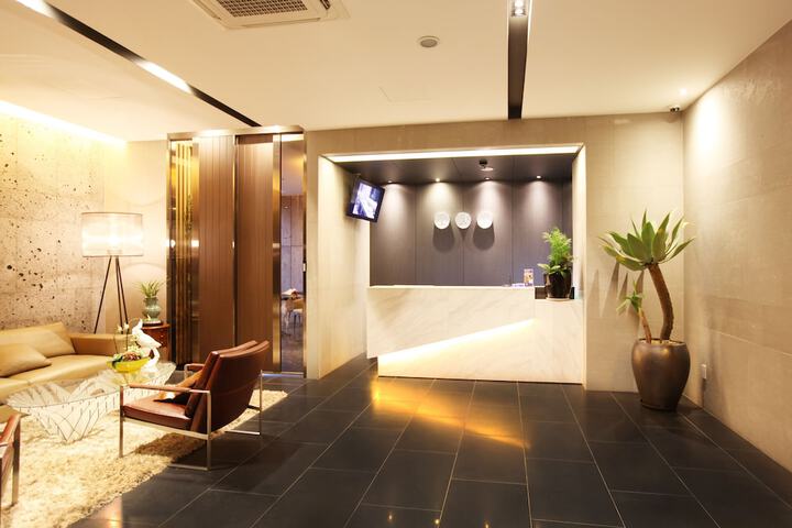 Check-in/check-out kiosk