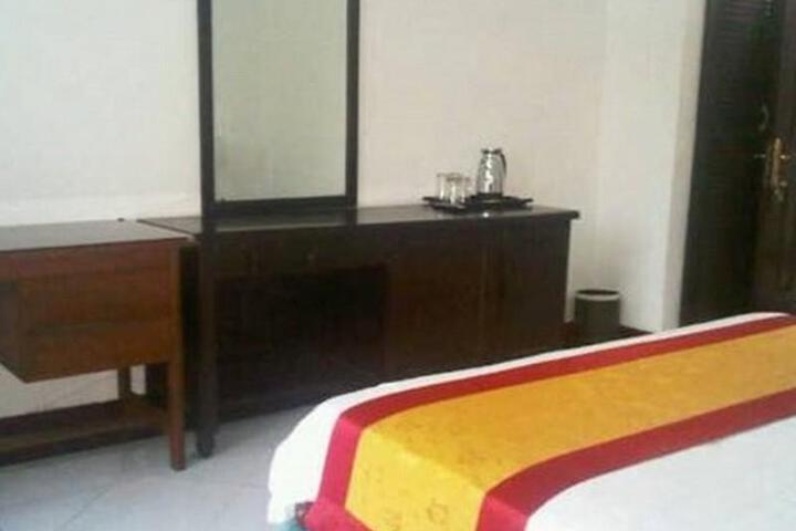 Room 2 of 5