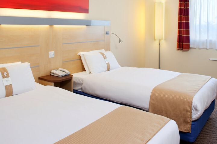 Room 4 of 27