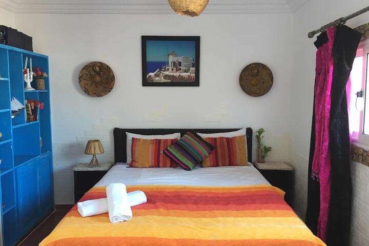 Room 4 of 65