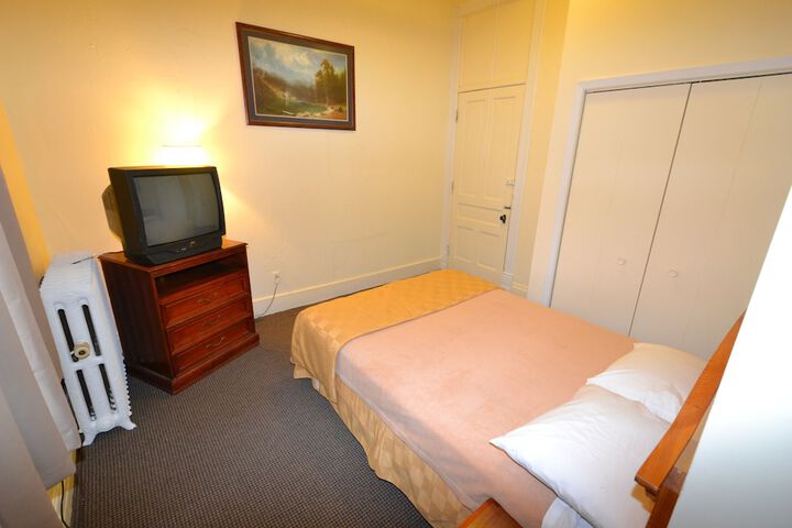 Room 21 of 38