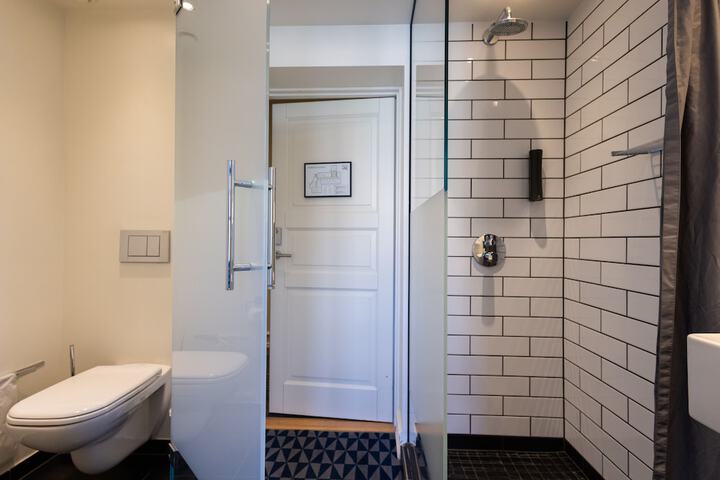 Room 21 of 37