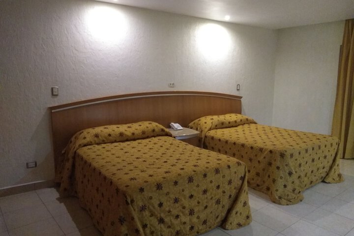 Room 10 of 32