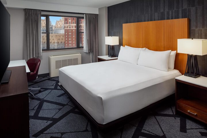 Room 21 of 77
