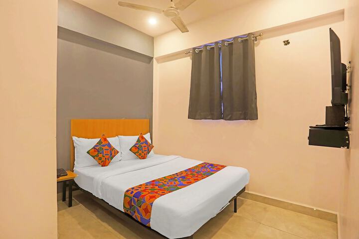 Room 7 of 25