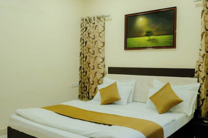 Room 5 of 33