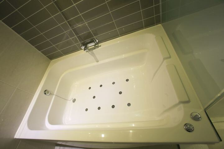 Room 4 of 40