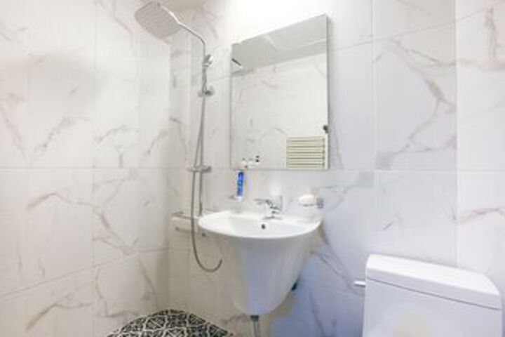 Room 2 of 37