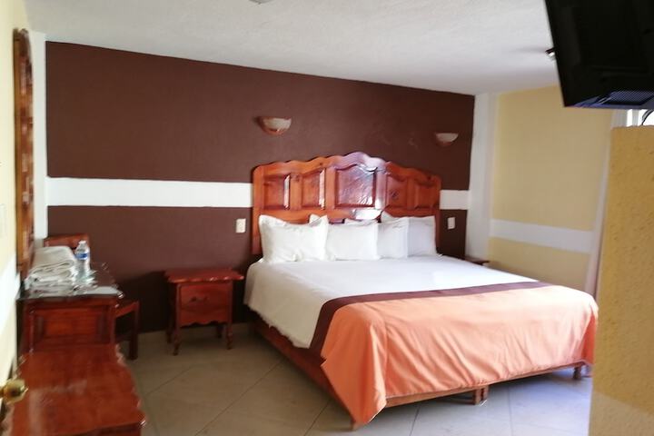 Room 8 of 36