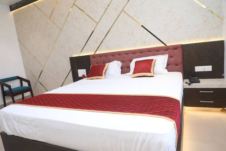 Room 2 of 37