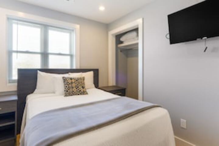 Room 103 of 150