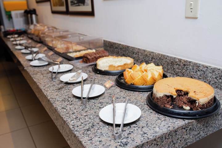 Dining 34 of 49