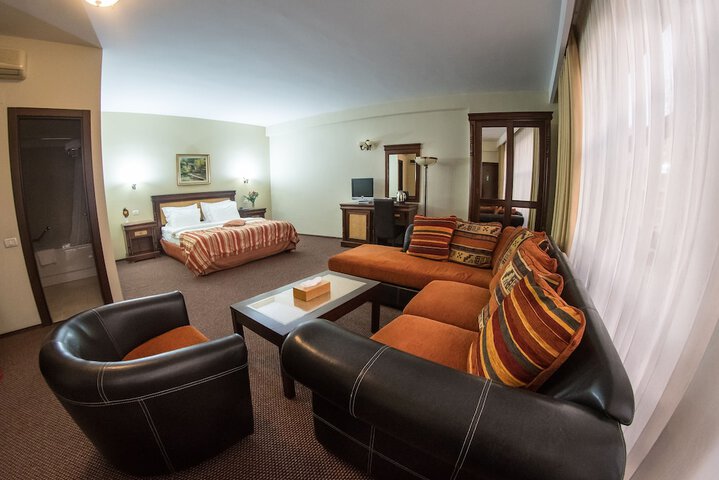 Room 4 of 50
